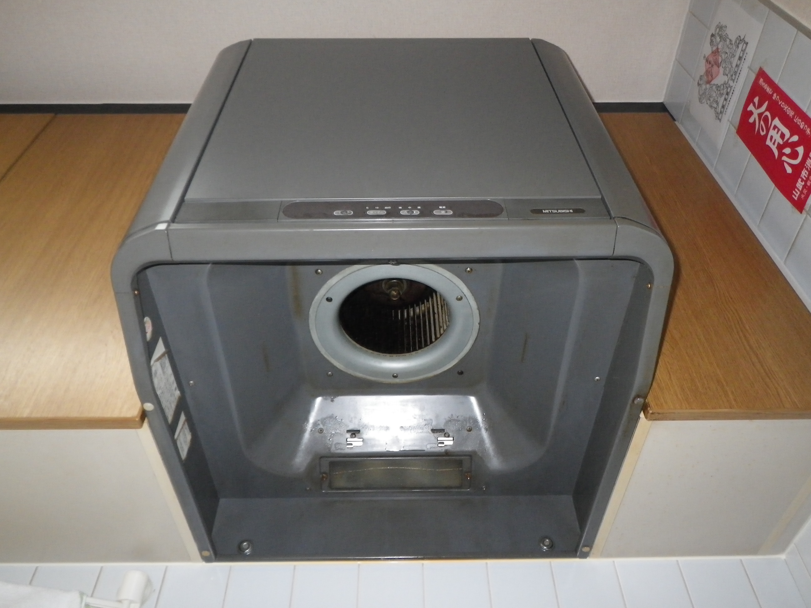 台所換気扇交換の工事前写真③
