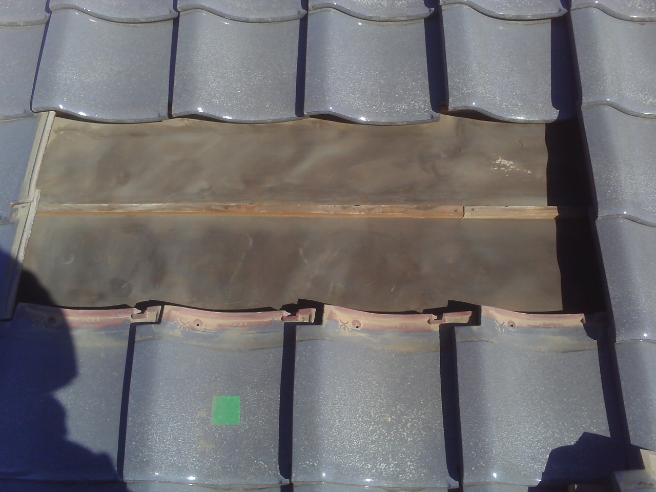 PICT0640 太陽光発電パネル 屋根金具取付