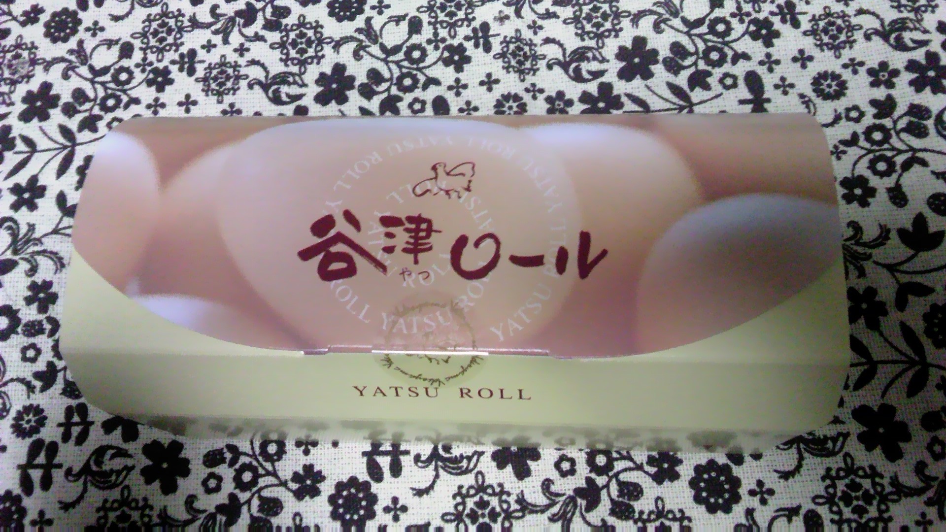 谷津ロールの箱