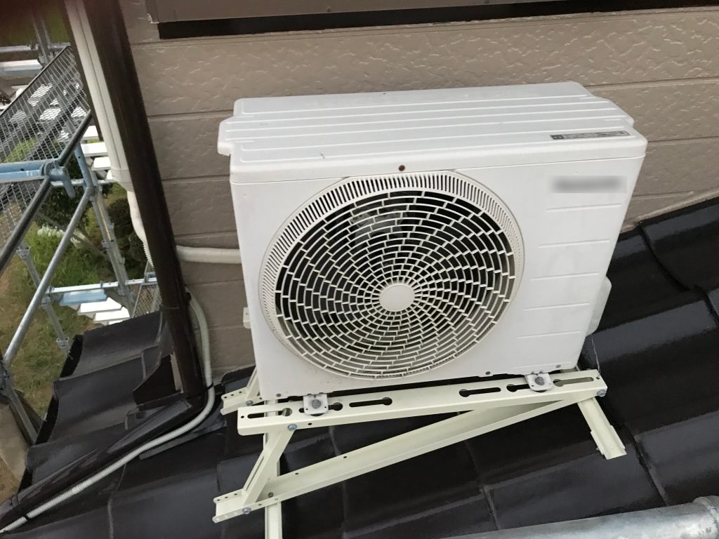 エアコン室外機の設置場所変更 ２台 新規取り付け作業 １台 03エアコン メルテスひらの